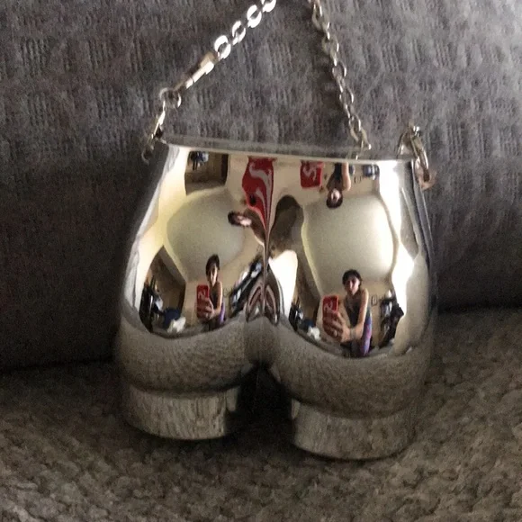 🟦Woman’s Brand New BBL Silver Metallic Crossbody Chain Bag - Picture 2 of 6